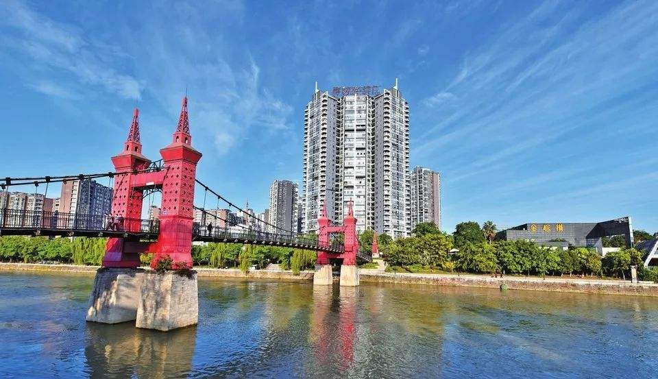 戛納灣風(fēng)情廊橋.jpg